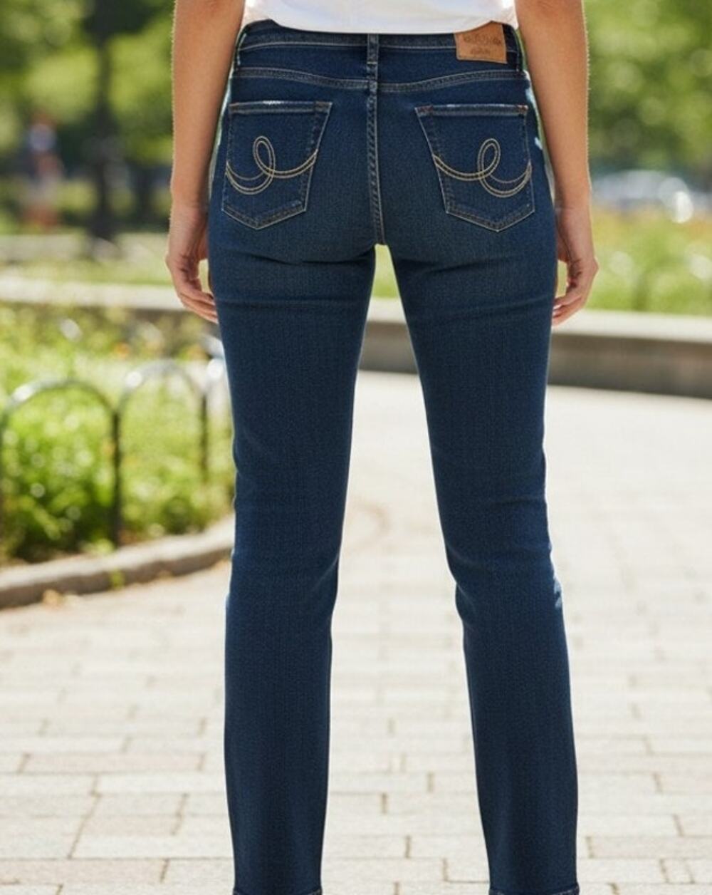 X2 Jeans Women's Size 12 Skinny Zip Up Leg Bottoms With Five Pockets